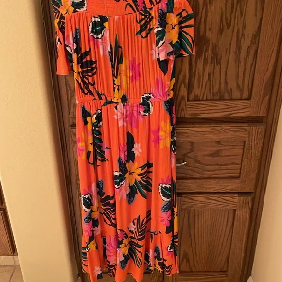 Old Navy Tiered Tropical Floral Midi Dress - Picture 5 of 6
